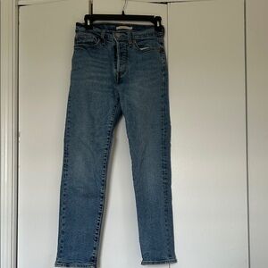 Women’s Levi’s Wedgie Fit Straight Jeans. Size 27 Short. Button fly.